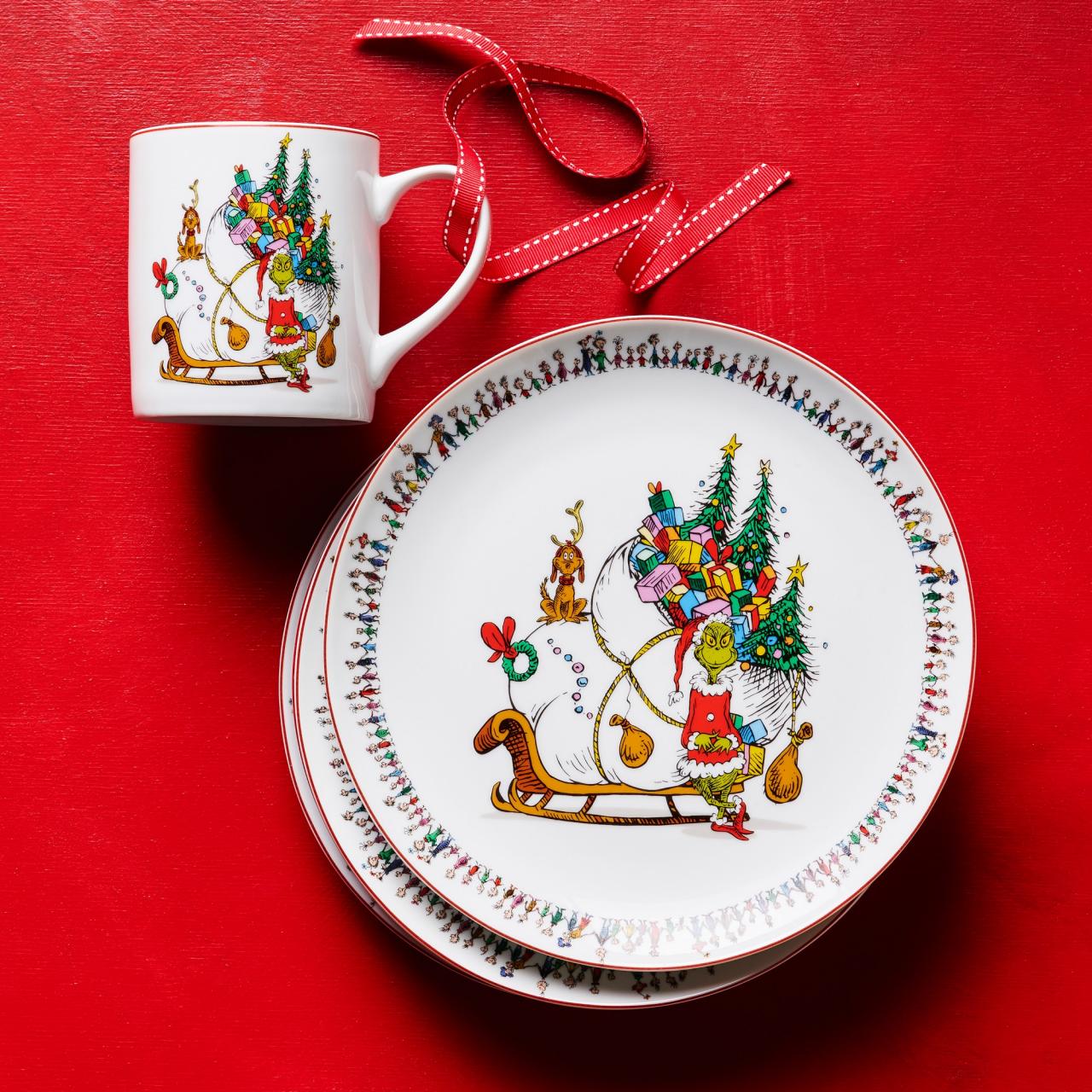 https://food.fnr.sndimg.com/content/dam/images/food/products/2023/11/9/rx_williamssonoma_the-grinch-dinnerware-collection.jpeg.rend.hgtvcom.1280.1280.suffix/1699552169501.jpeg