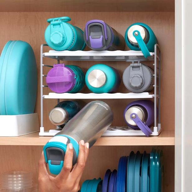 https://food.fnr.sndimg.com/content/dam/images/food/products/2023/12/8/rx_amazon_youcopia-water-bottle-and-travel-mug-organizer.jpeg.rend.hgtvcom.616.616.suffix/1702070621514.jpeg
