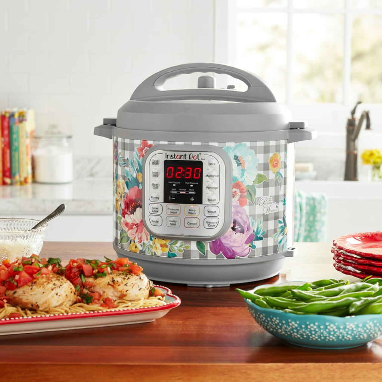 https://food.fnr.sndimg.com/content/dam/images/food/products/2023/7/19/rx_the-pioneer-woman-6-qt-instant-pot-duo-in-sweet-romance-.jpeg.rend.hgtvcom.1280.1280.suffix/1689778218391.jpeg