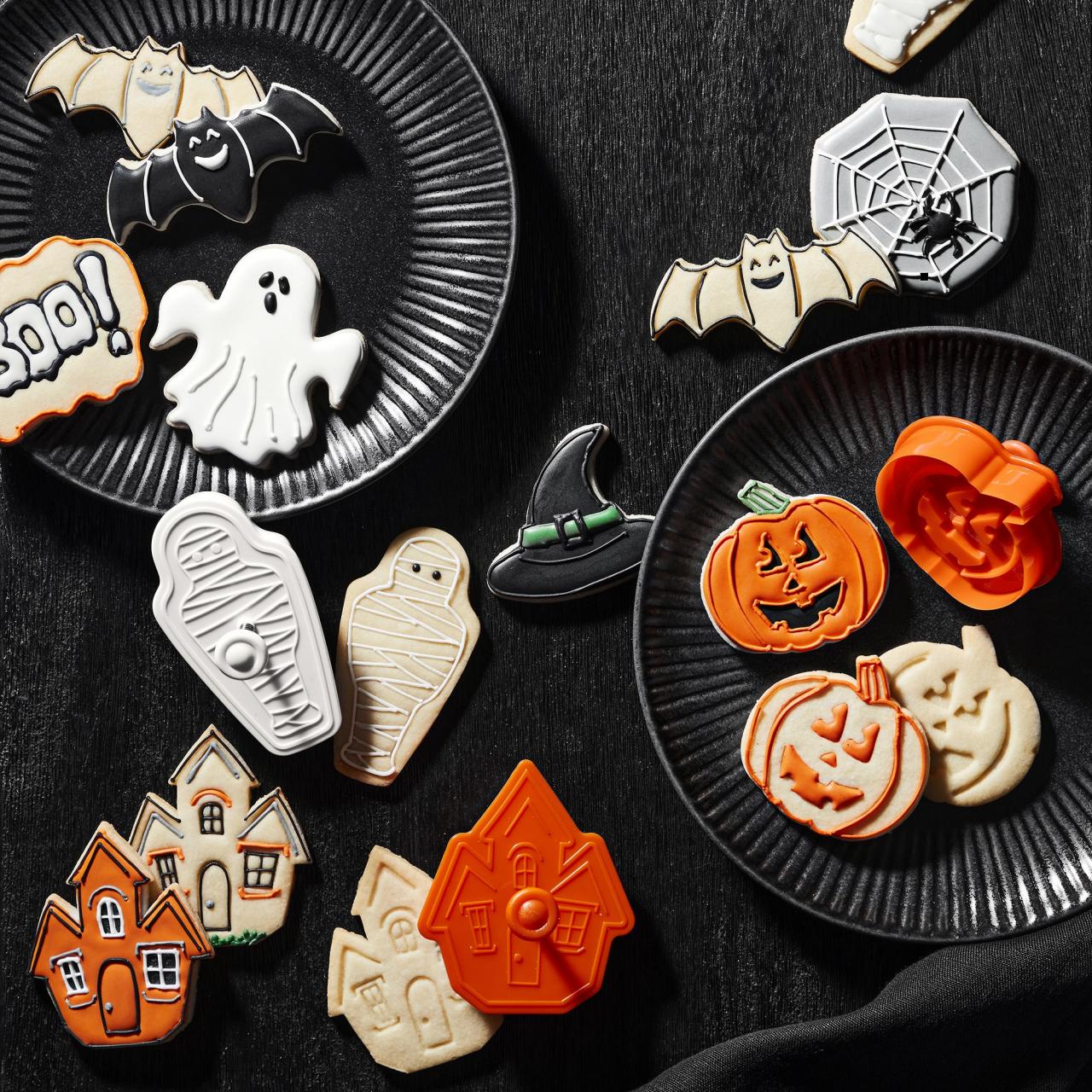 https://food.fnr.sndimg.com/content/dam/images/food/products/2023/9/15/rx_williams-sonoma_halloween-cookie-cutter-storybook-23-piece-xl.jpg.rend.hgtvcom.1280.1280.suffix/1694808837377.jpeg