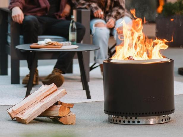 Enjoy Outdoor Dinning with the Best Fire Pit Setup