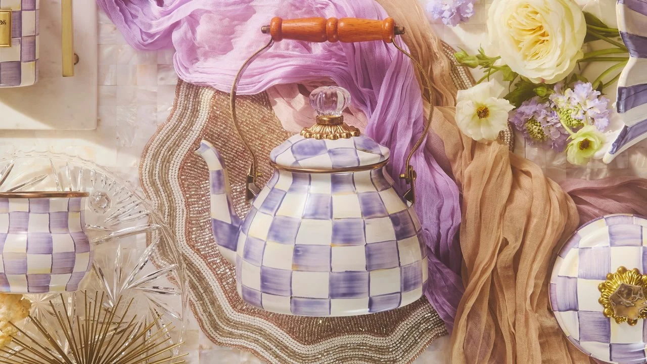 MacKenzie-Childs 2026新商品 いちごデザイン 陶器花瓶 RSI4IOFX7BELRAH5SYNNJNJTWM.jpg