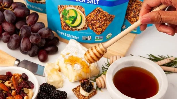 The Best Low-Carb Crackers for Snacking, Dipping and More