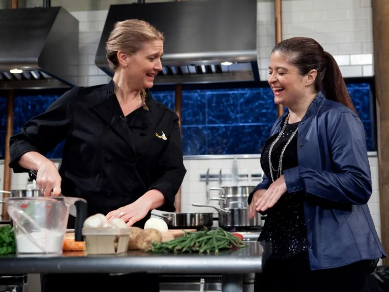 Chopped: After Hours host Alex Guarnaschelli talks to chef Amanda Freitag while she works on her entree that must include: tikka masala sauce, Asian long beans, hanger steak and croquettes, as seen on Food Network's Chopped: After Hours.