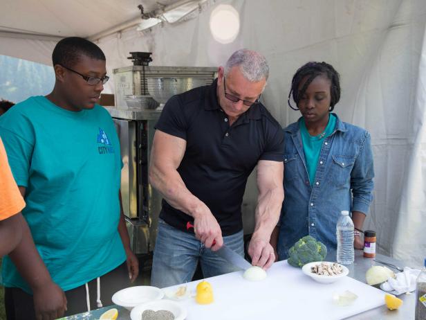 Robert Irvine on Holiday: Impossible