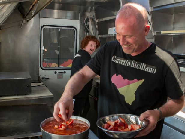 Https Www Foodnetwork Shows The Great Food Truck Race Photos Xt0702 Team Carretto Siciliano 3 S4x3 Jpg Rend Hgtvcom 616 462 Jpeg