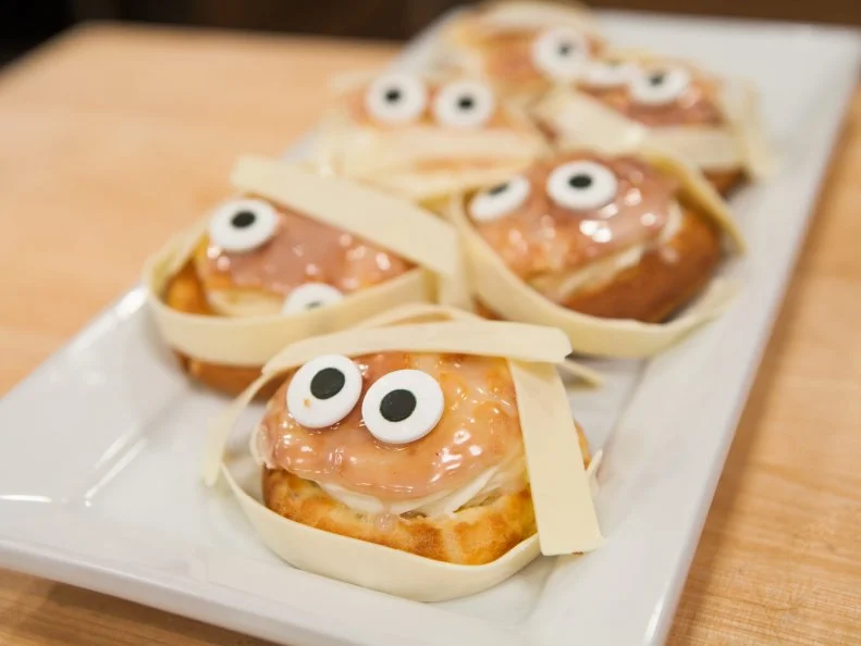 Ray Vizcaino's Mummy themed CREAM PUFF WITH RASPBERRY JAM LEMON PASTRY CREAM AND VANILLA DIPLOMAT CREAM, as seen on Halloween Baking Championship,  Season 3.