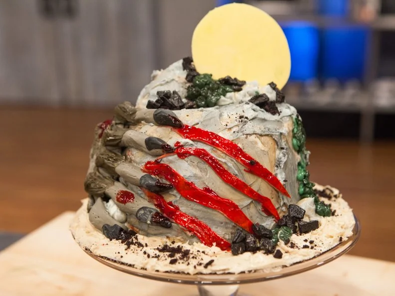 Jasmin Bell's WEREWOLF MASK themed VANILLA CAKE W/ CHOCOLATE GANACHE AND APPLE COOKIE BUTTER BUTTERCREAM, as seen on Halloween Baking Championship, Season 3.