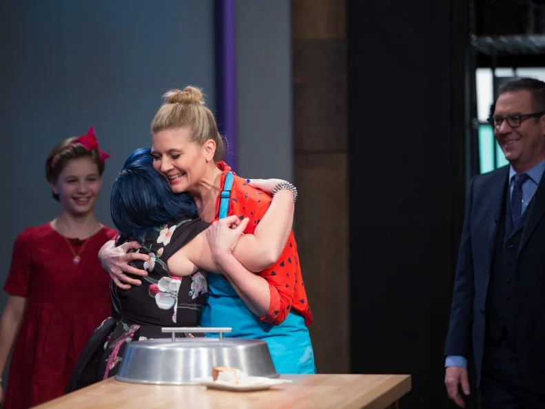 Junior contestant judges Nicole Bidun (L), Kenzie Mills and chopped Chef Amanda Freitag with Host Ted Allen during the judging of the dessert round, as seen on Food Network's Chopped Junior, Season 6.