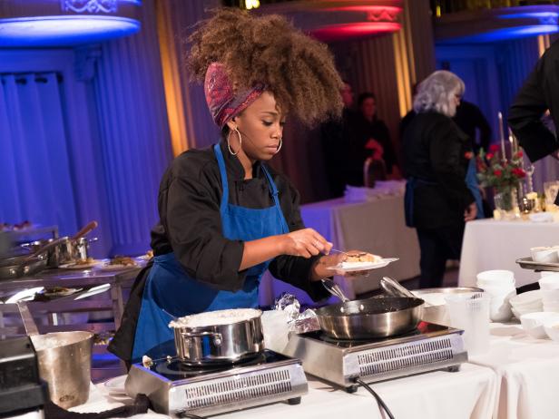 Contestant Toya Boudy serving guests at the Star Challenge Be Our Guest!, as seen on Food Network Star, Season 13.