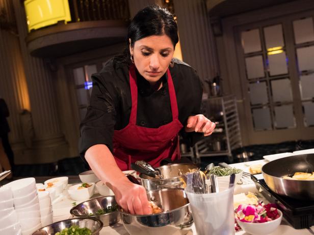 Contestant Suzanne Lossia plating dishes for guests at the Star Challenge Be Our Guest!, as seen on Food Network Star, Season 13.