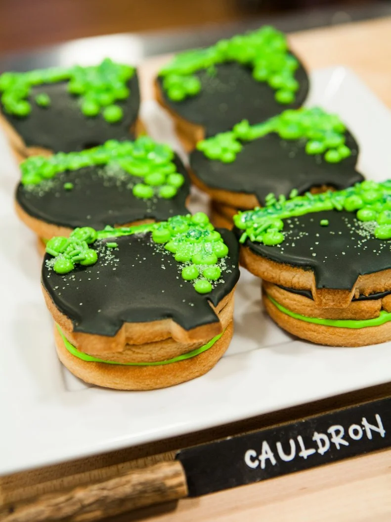 Ray Vizcaino's CAULDRON themed Vanilla Almond Sugar Cookie filled with candy coated chocolates and sprinkles, as seen on Halloween Baking Championship, Season 3.