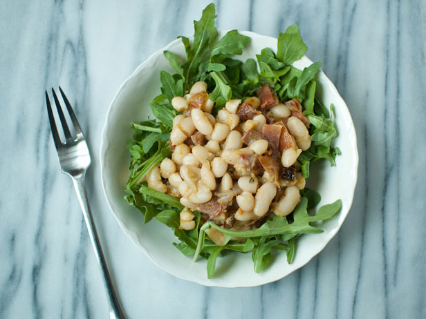 White Bean and Arugula Salad - The Weekender