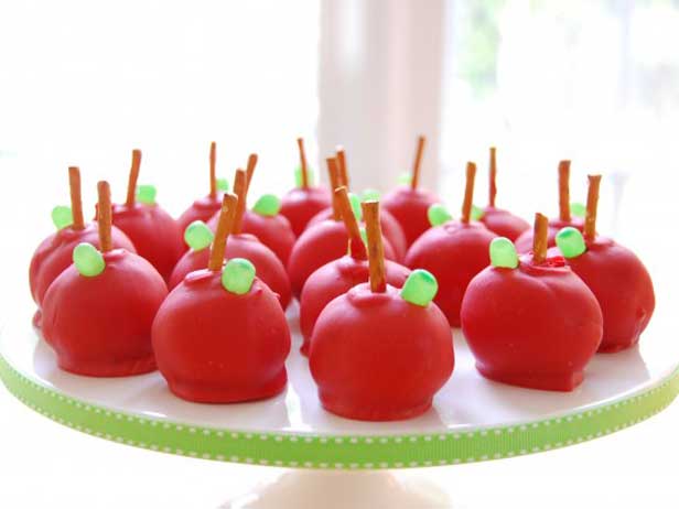 Adorable Apple-Shaped Cake Pops