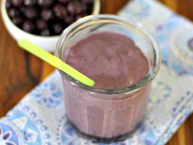Blueberry Smoothies with a Superfood Surprise