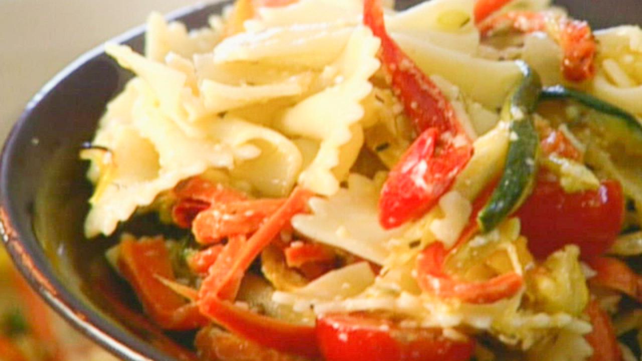 Make Giada's Vegetarian Pasta Primavera