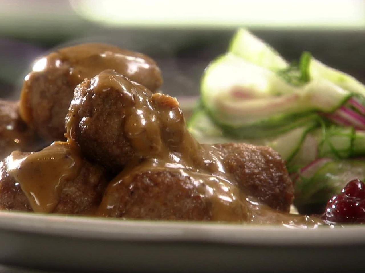 Swedish Meatballs Recipe with Lingonberry Sauce