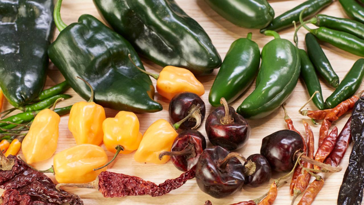 How to Handle and Store Chiles