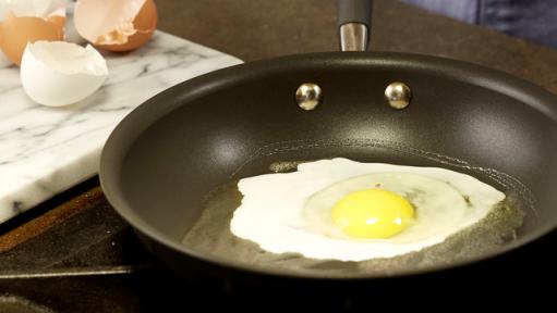 The 8 Best Egg Pans To Cook Your Favorite All-Day Breakfast - The Manual