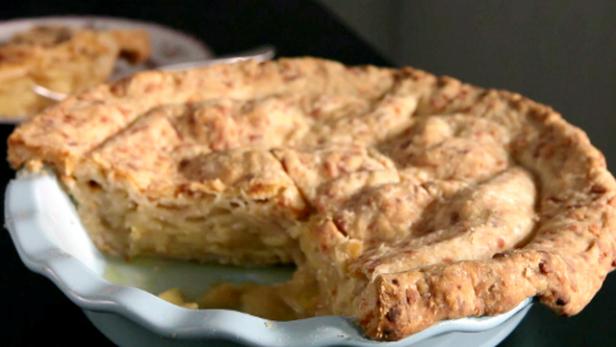 Cheddar Cheese Apple Pie_image