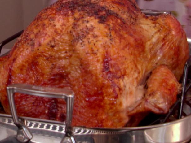 How to Baste a Turkey, Thanksgiving How-Tos : Step-by-Step Turkey,  Desserts & Side Dishes : Food Network