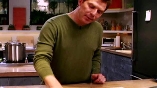 How to watch and stream Grill It! With Bobby Flay - 2008-2010 on Roku
