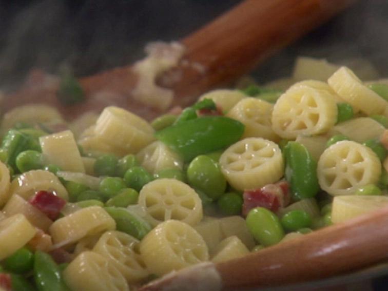 Wagon Wheel Pasta with Pancetta and Peas Recipe Giada De Laurentiis