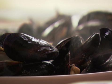 Mussels for Cocktail Hour