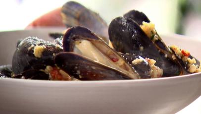 Mussels and Basil Bread Crumbs