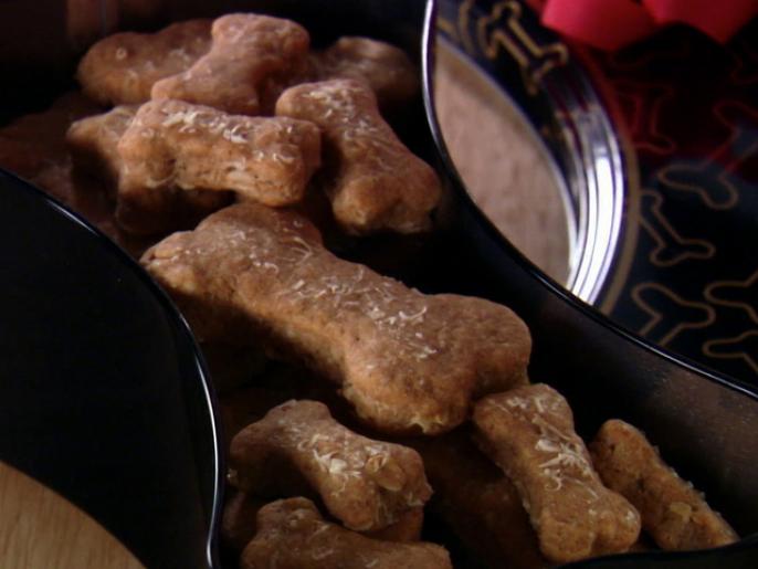 Peanut Butter Dog Bone Treats Recipe Giada De Laurentiis Food Network