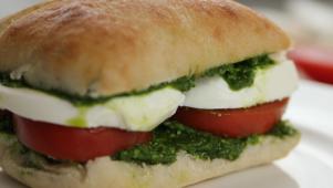 Mozzarella and Pesto Sandwich