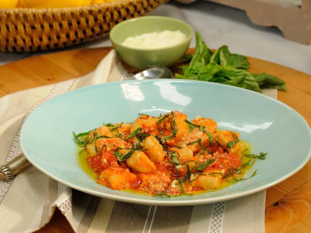 The Kitchen Snow Day Cooking Highlight Videos: Food Network | The ...