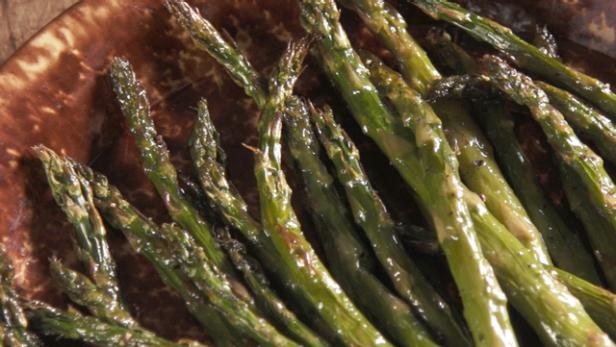 Asparagus with Creamy Tarragon Vinaigrette image