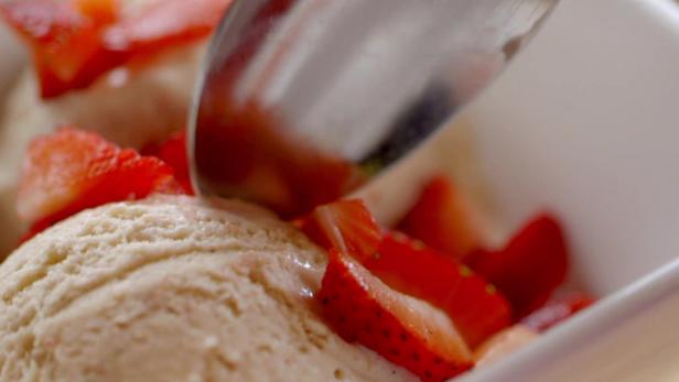 Ree's Strawberry Ice Cream | Food Network