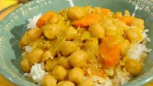 Curry and Chickpea Soup