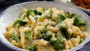 Garlicky Broccoli Fusilli