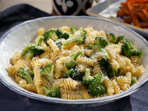 Garlicky Broccoli Fusilli