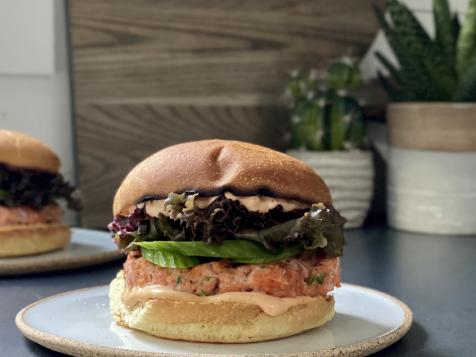 Sriracha-Sesame Salmon Burgers