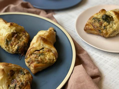 Cheesy Spinach Puff Bites