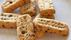 Rosemary Choco-Chip Shortbread