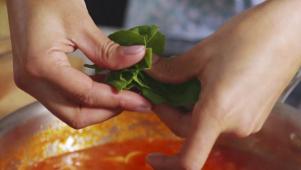 How to Make Basic Tomato Sauce