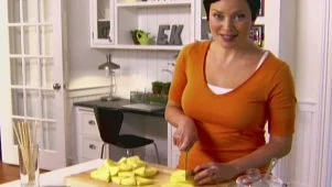 Pineapple With Spicy Sugar Dip
