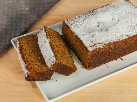 Gingerbread Cake with Snow Sugar
