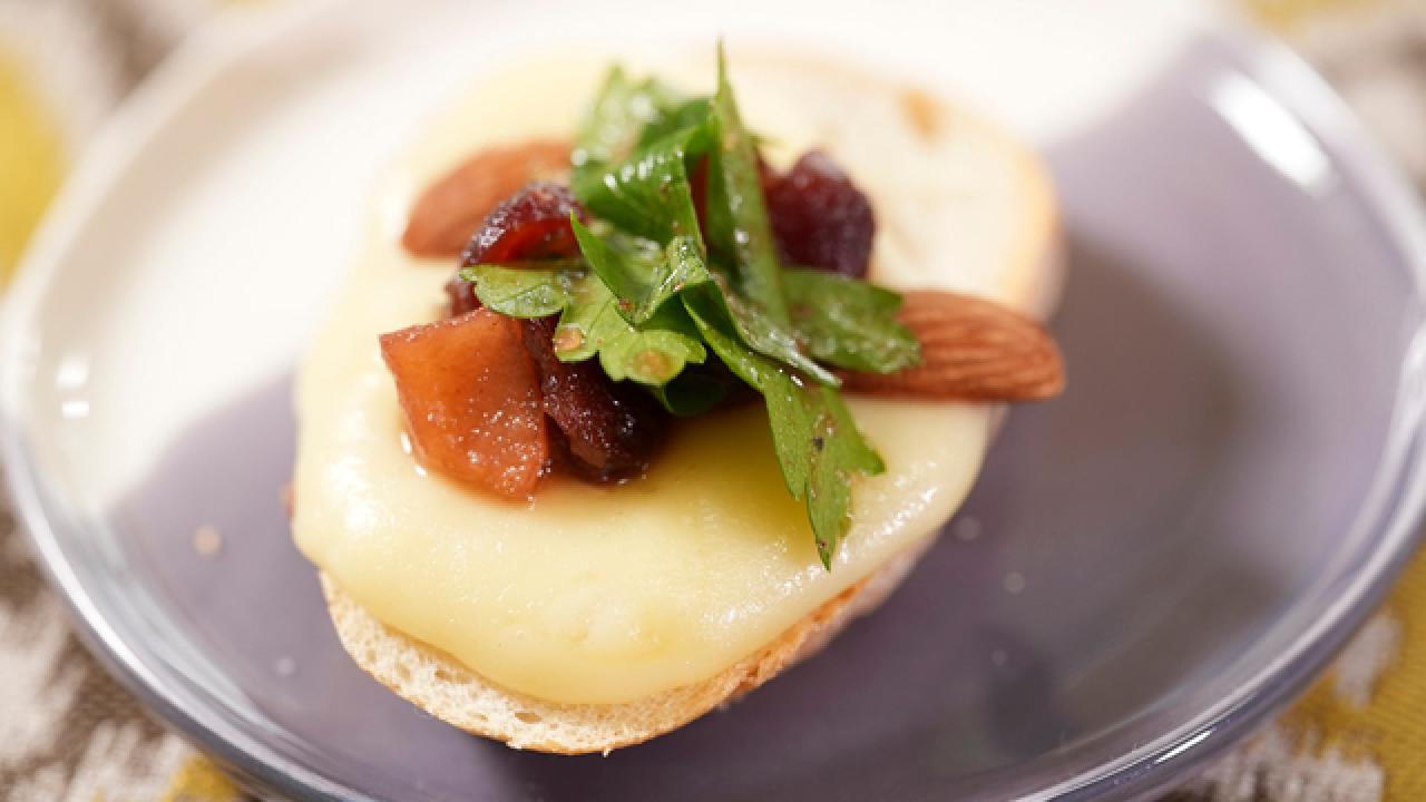 Baked Brie with a Cranberry Chutney and Toasted Almonds