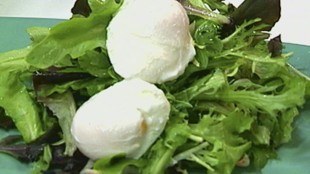 Alton Brown Teaches the Perfect Egg Poaching Method