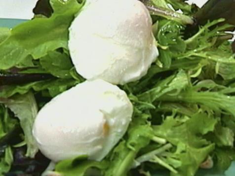 Alton Brown Teaches the Perfect Egg Poaching Method