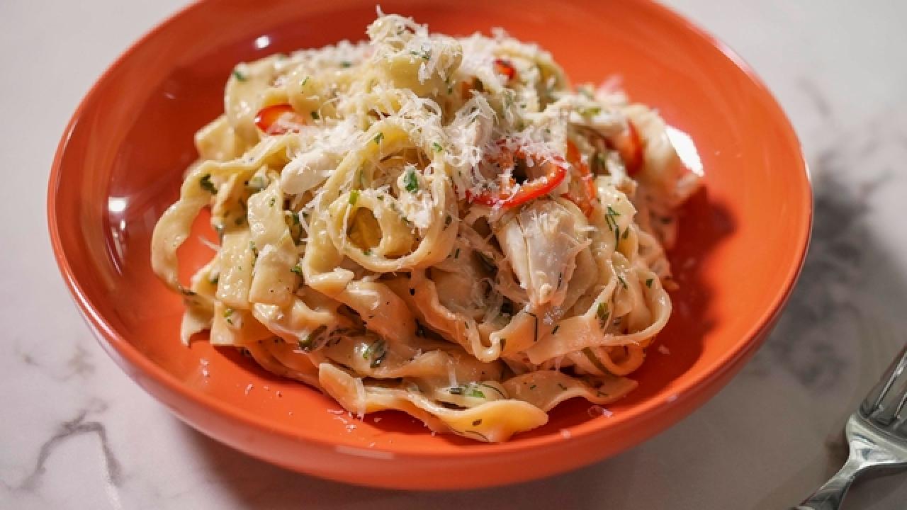 Fettuccine with Crab and Onion