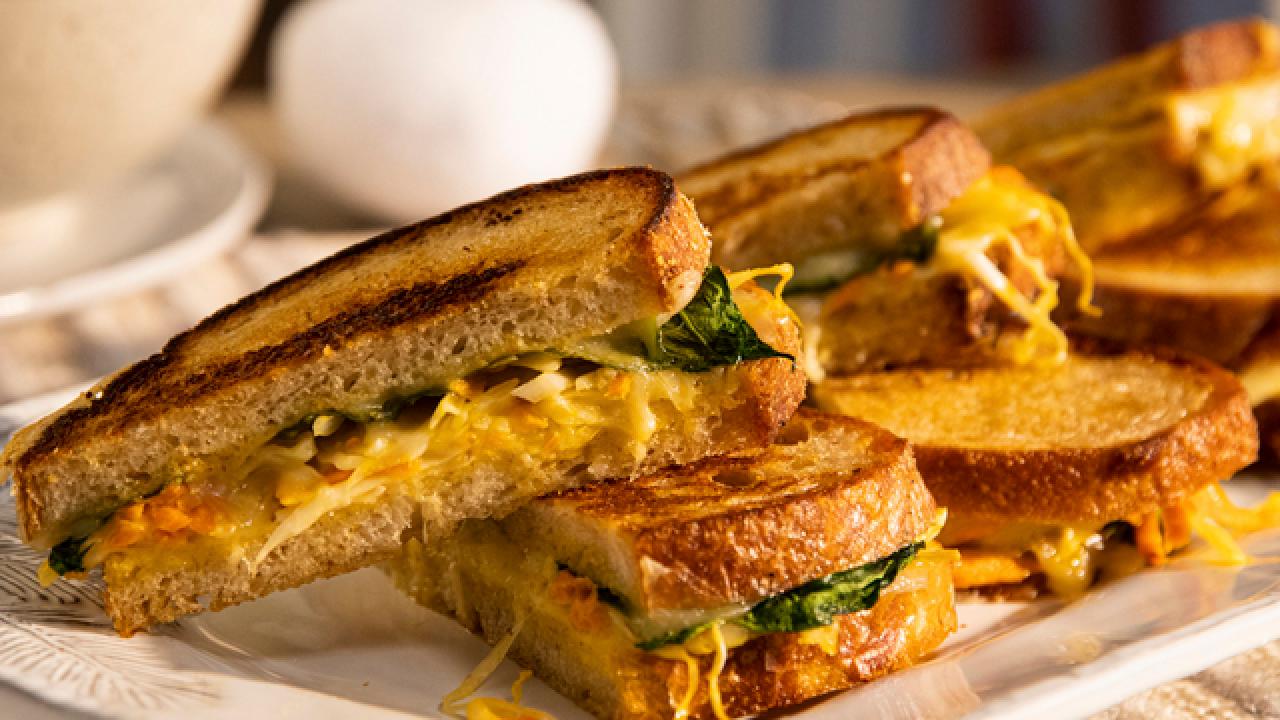 Grilled Cheesy Veggie Melts