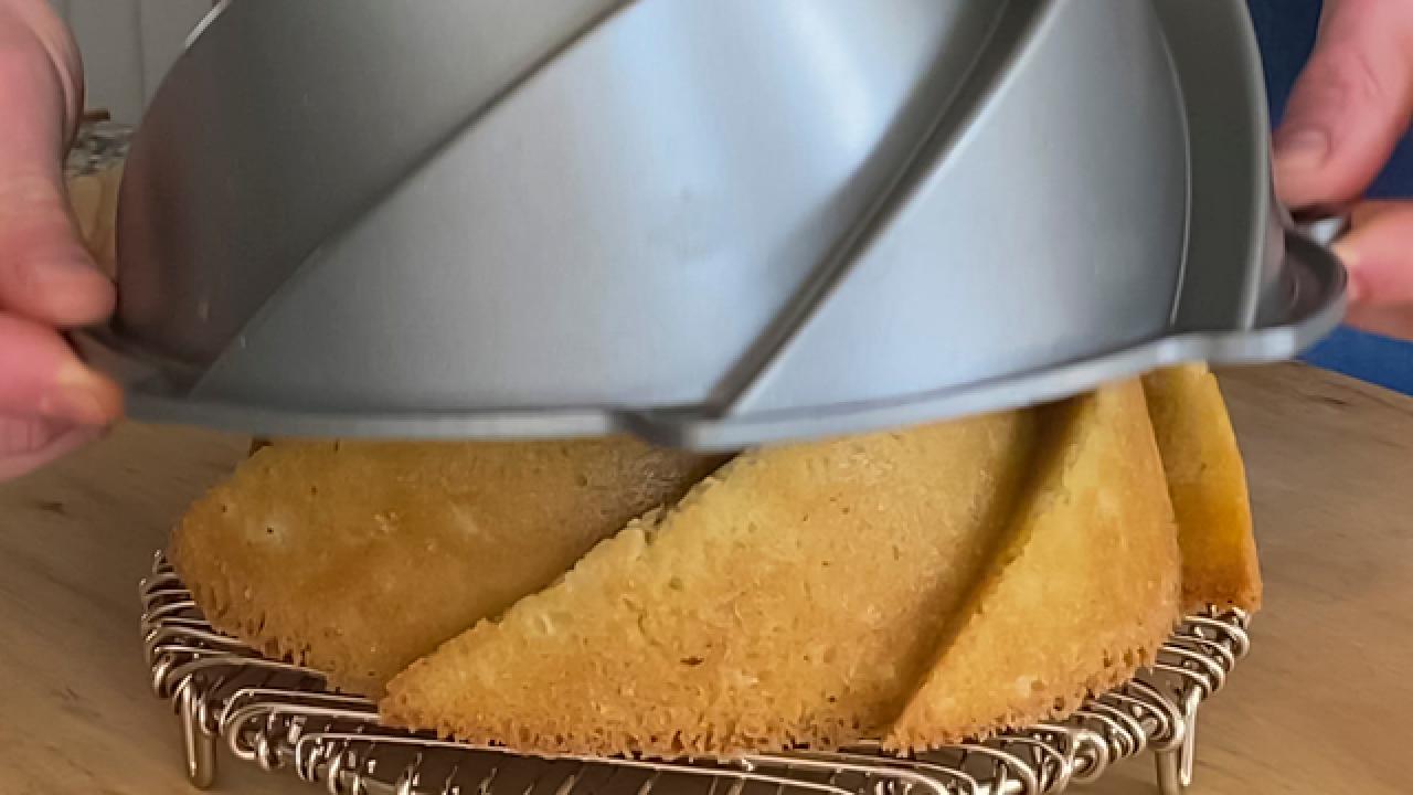 Easy Cake Release