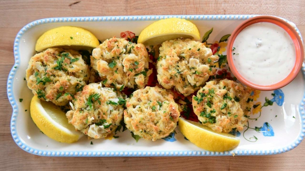 Crab Cakes and 5-Ingredient Remoulade